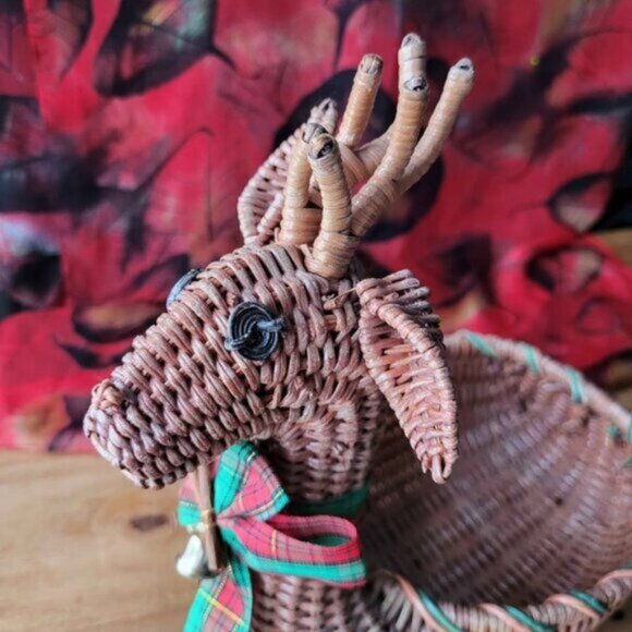 Vintage Wicker Reindeer Basket - Picture 2 of 7